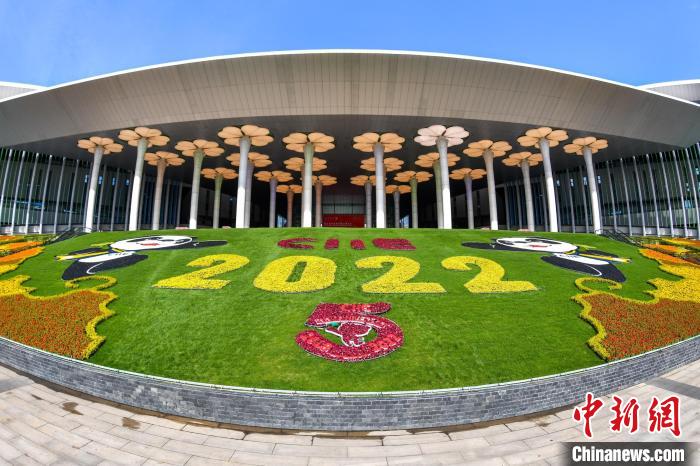 第五屆進博會場館景觀裝飾全面定妝?！￡悏魸?攝